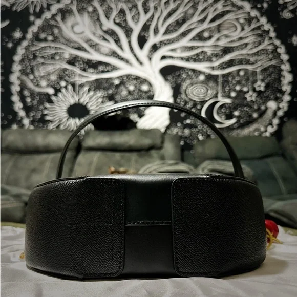 Vintage Furla soho Shoulder Bag Black Leather with Gold Accents new without tags - Picture 11 of 17